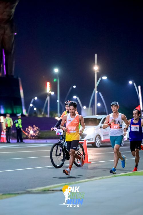 Race photo from PIK NITE RUN 2025
