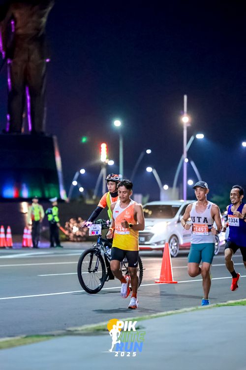 Race photo from PIK NITE RUN 2025