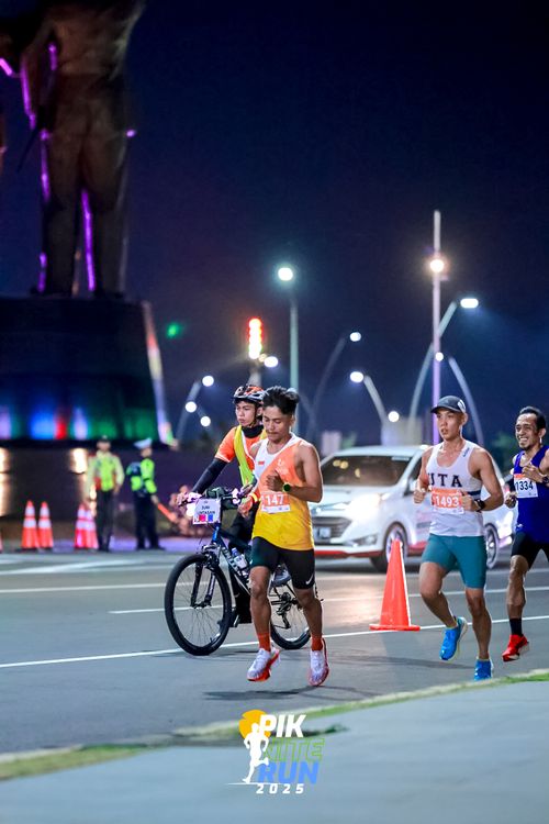 Race photo from PIK NITE RUN 2025