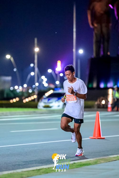 Race photo from PIK NITE RUN 2025