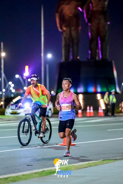 Race photo from PIK NITE RUN 2025