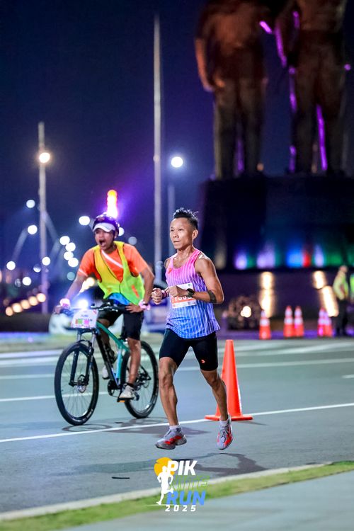 Race photo from PIK NITE RUN 2025