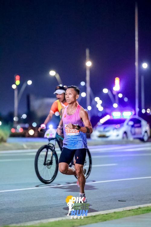 Race photo from PIK NITE RUN 2025