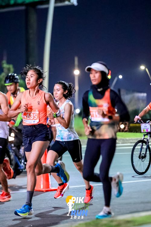 Race photo from PIK NITE RUN 2025