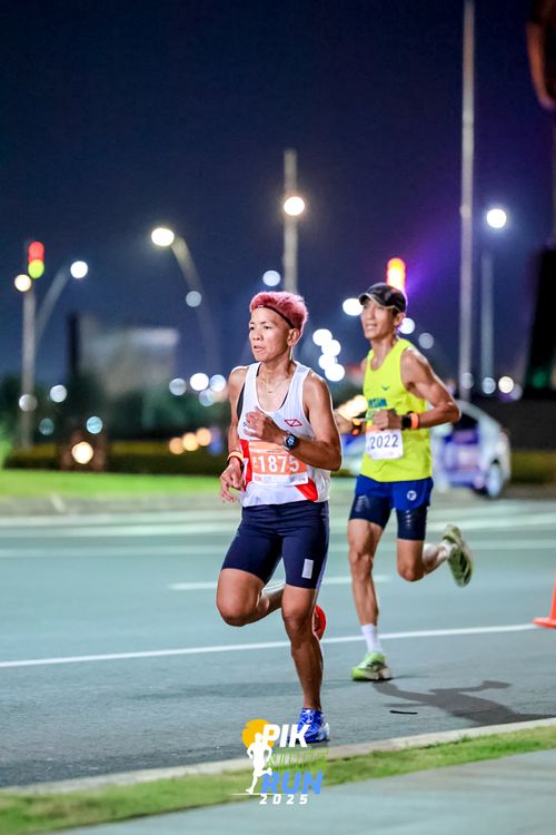 Race photo from PIK NITE RUN 2025