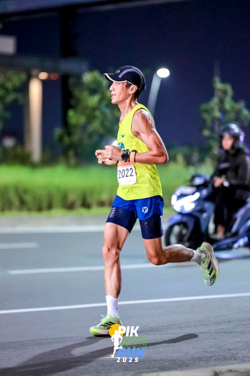 Race photo from PIK NITE RUN 2025