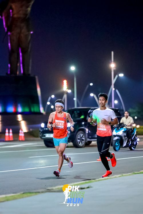Race photo from PIK NITE RUN 2025