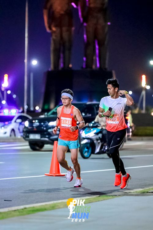 Race photo from PIK NITE RUN 2025