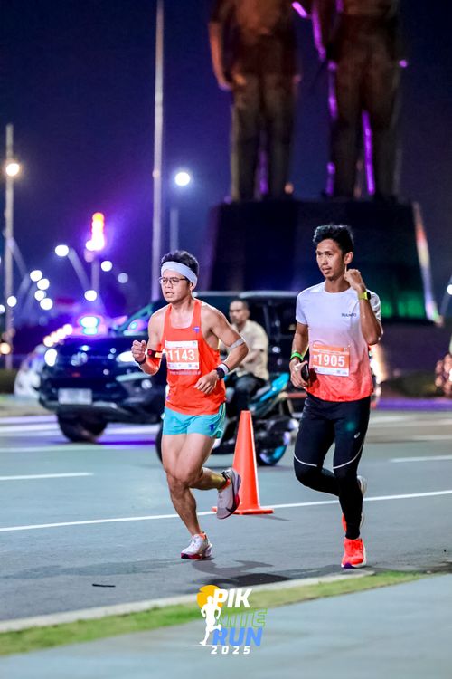 Race photo from PIK NITE RUN 2025