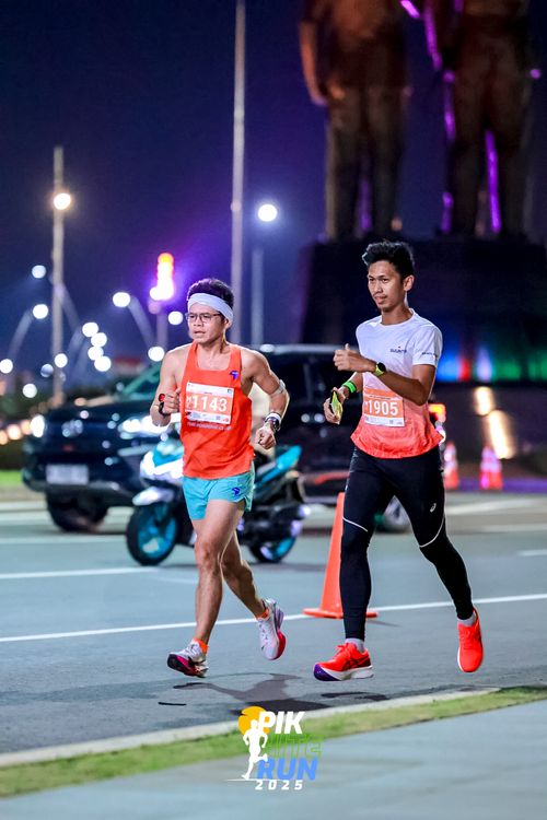 Race photo from PIK NITE RUN 2025