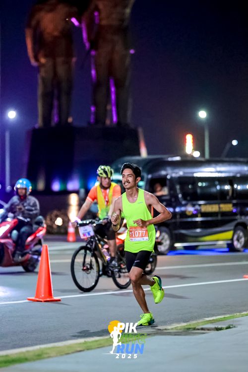 Race photo from PIK NITE RUN 2025