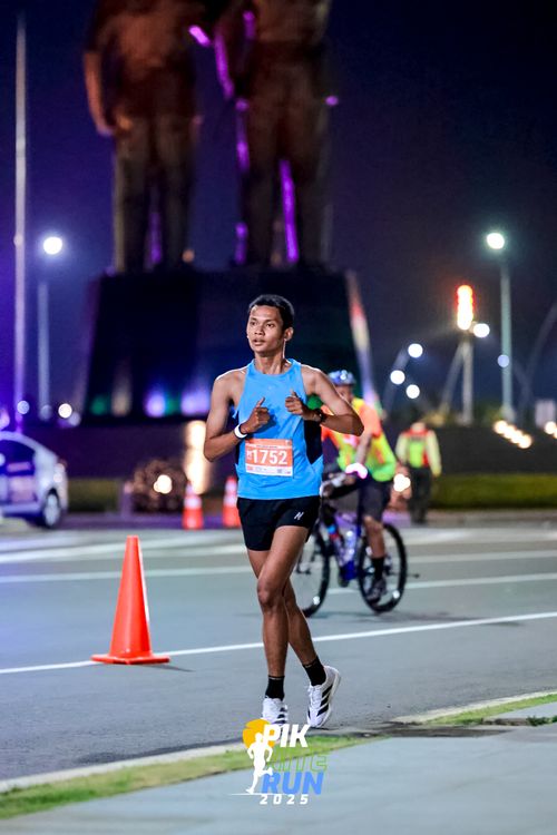 Race photo from PIK NITE RUN 2025