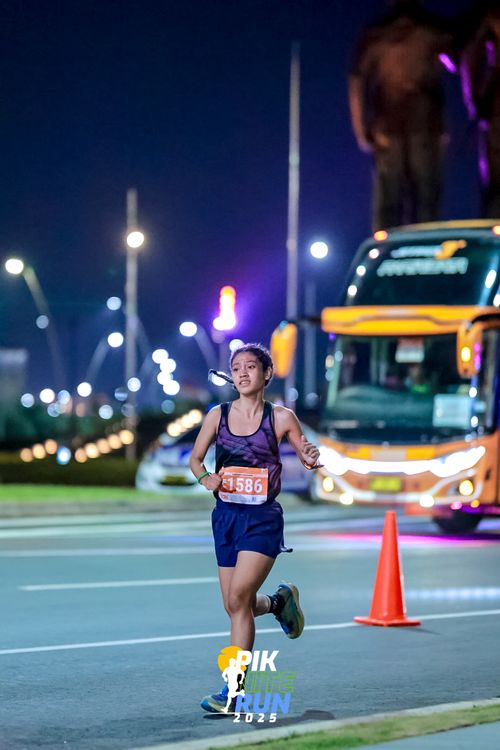 Race photo from PIK NITE RUN 2025