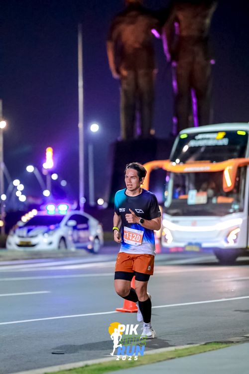 Race photo from PIK NITE RUN 2025