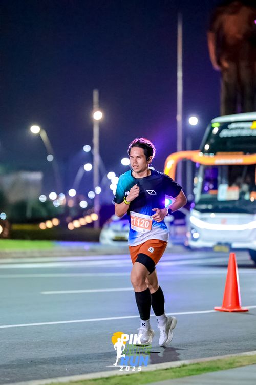 Race photo from PIK NITE RUN 2025