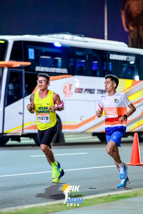Race photo from PIK NITE RUN 2025