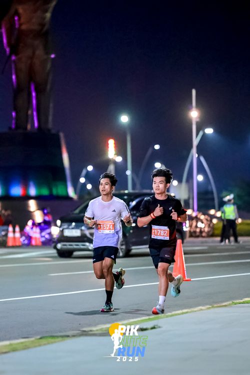 Race photo from PIK NITE RUN 2025