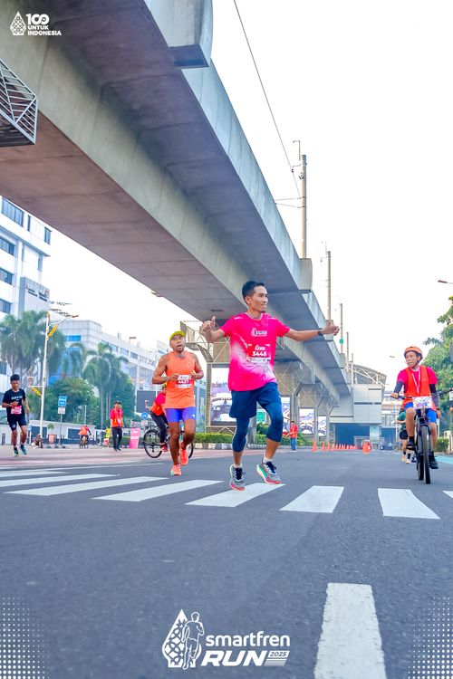 Race photo from Smartfren Run 2025 