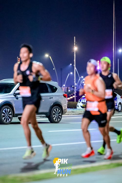 Race photo from PIK NITE RUN 2025