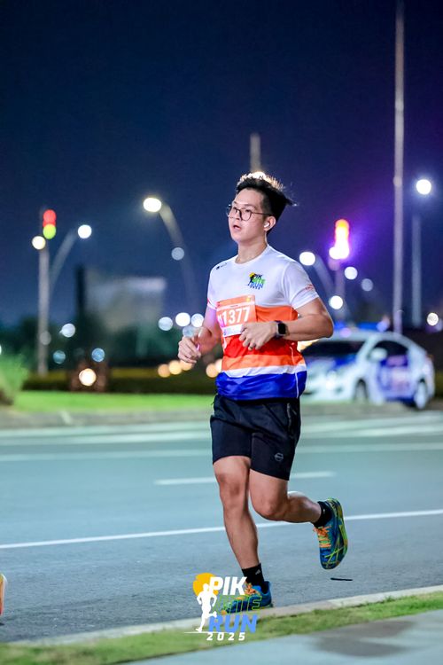 Race photo from PIK NITE RUN 2025