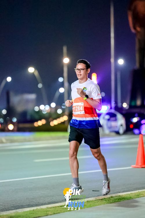 Race photo from PIK NITE RUN 2025