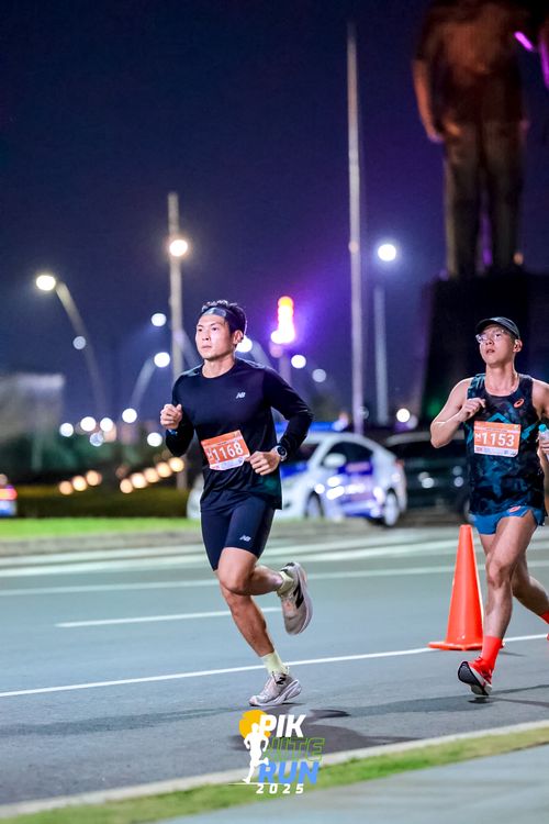 Race photo from PIK NITE RUN 2025