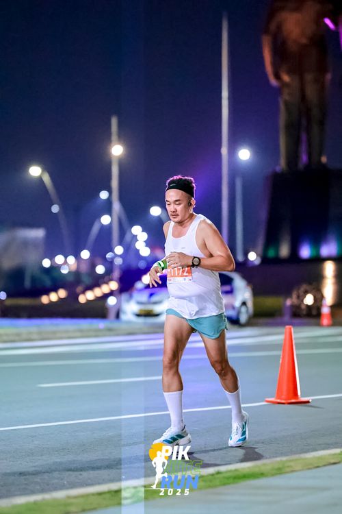 Race photo from PIK NITE RUN 2025