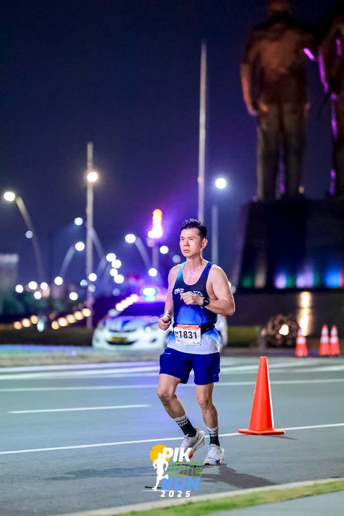 Race photo from PIK NITE RUN 2025