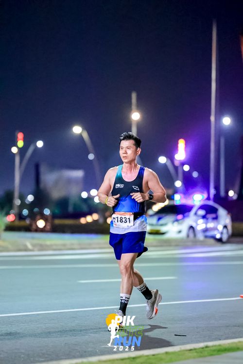 Race photo from PIK NITE RUN 2025