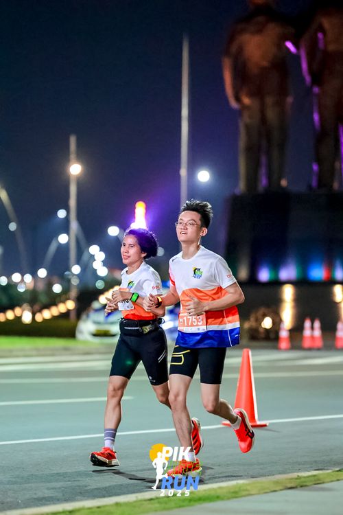 Race photo from PIK NITE RUN 2025
