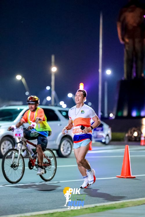 Race photo from PIK NITE RUN 2025