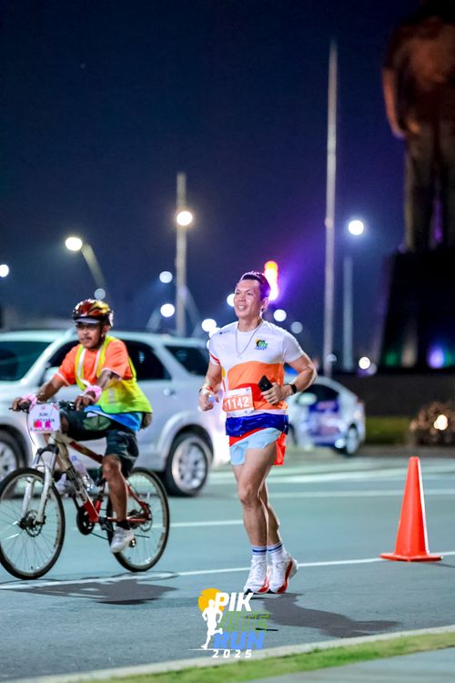 Race photo from PIK NITE RUN 2025
