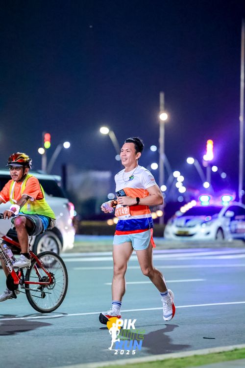 Race photo from PIK NITE RUN 2025