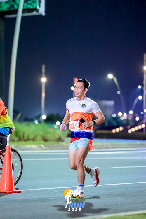 Race photo from PIK NITE RUN 2025