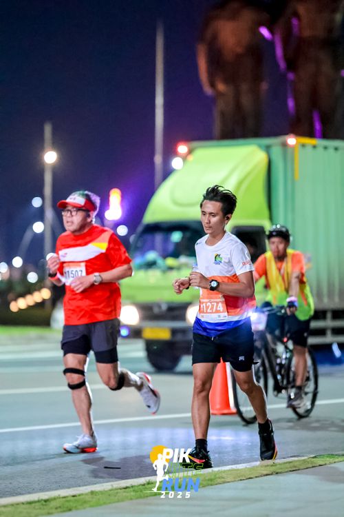 Race photo from PIK NITE RUN 2025