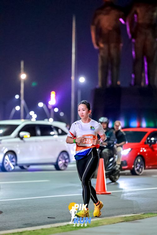 Race photo from PIK NITE RUN 2025