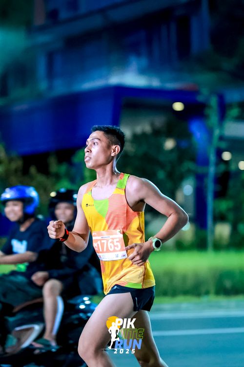 Race photo from PIK NITE RUN 2025