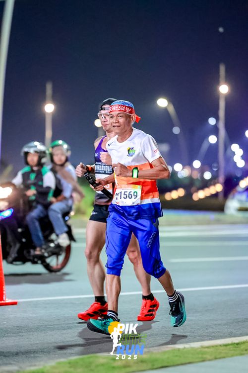 Race photo from PIK NITE RUN 2025