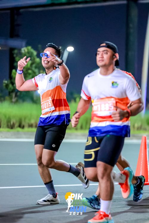 Race photo from PIK NITE RUN 2025