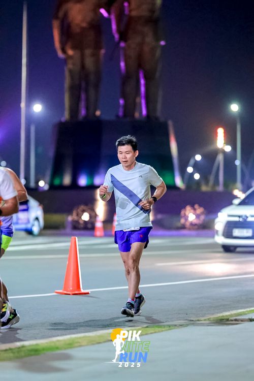 Race photo from PIK NITE RUN 2025