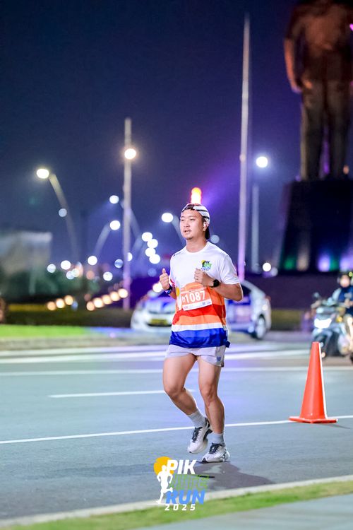 Race photo from PIK NITE RUN 2025