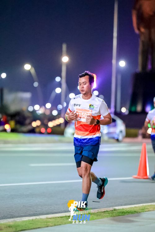 Race photo from PIK NITE RUN 2025
