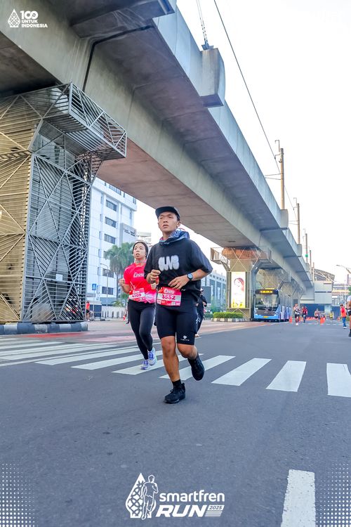 Race photo from Smartfren Run 2025 