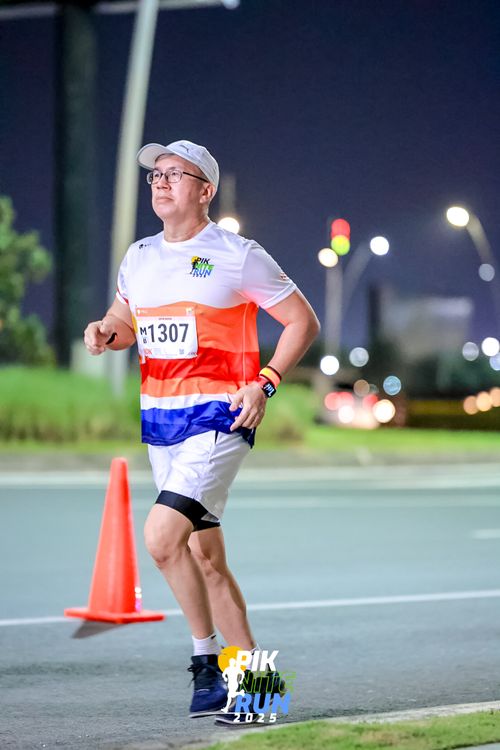 Race photo from PIK NITE RUN 2025