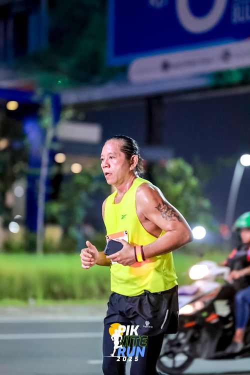 Race photo from PIK NITE RUN 2025