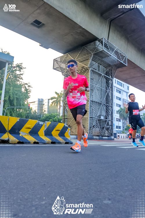 Race photo from Smartfren Run 2025 
