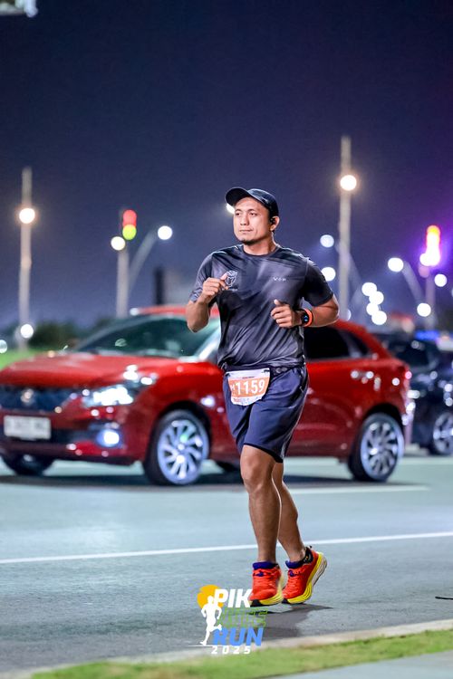 Race photo from PIK NITE RUN 2025