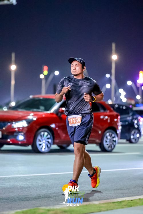 Race photo from PIK NITE RUN 2025