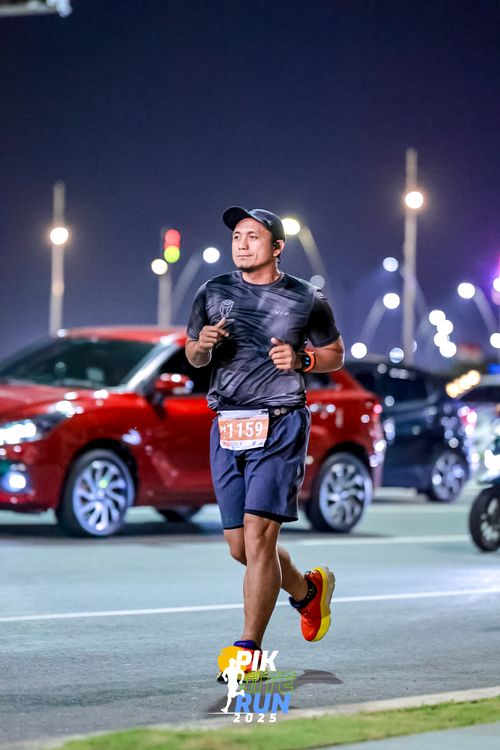 Race photo from PIK NITE RUN 2025
