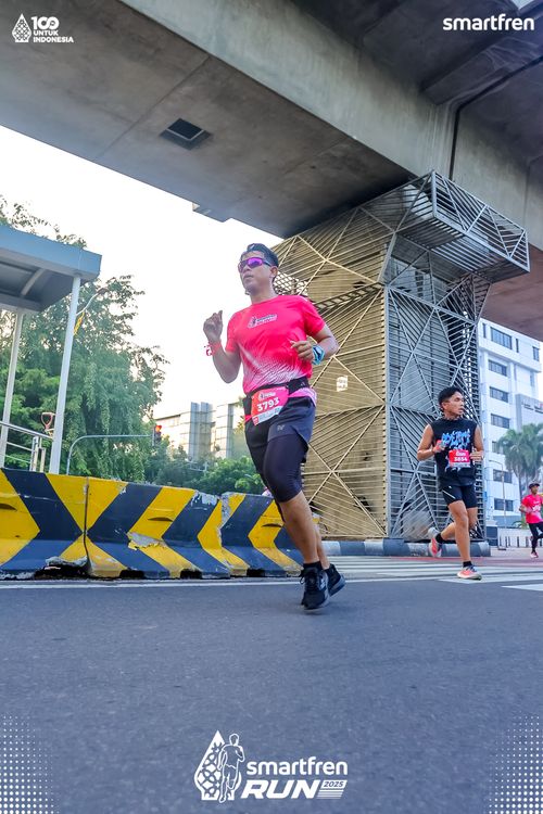 Race photo from Smartfren Run 2025 